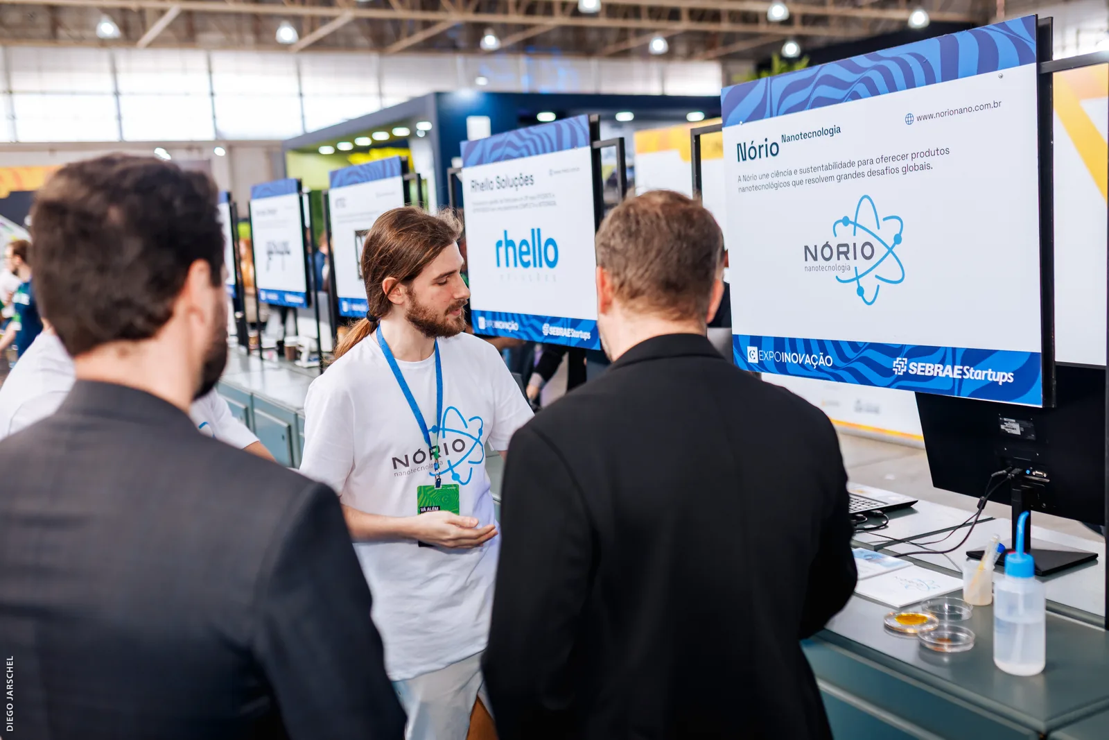 Startups apresentando suas soluções na Expoinovação